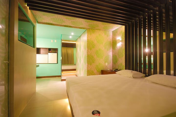 Room 11 of 37