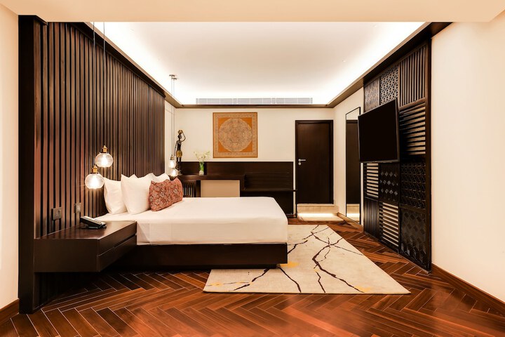 Room 12 of 94