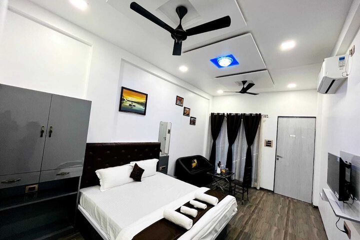 Room 11 of 23