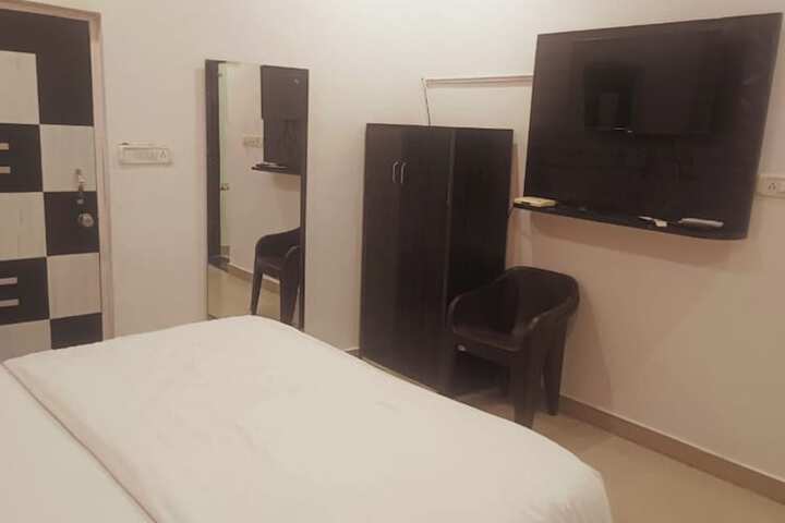 Room 9 of 33