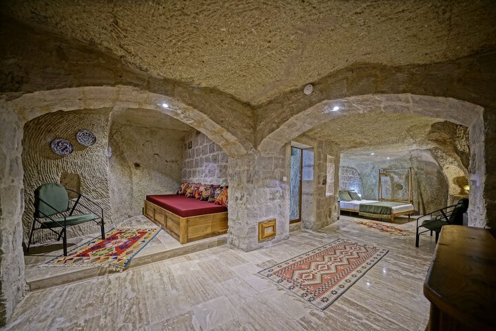 Room 8 of 90