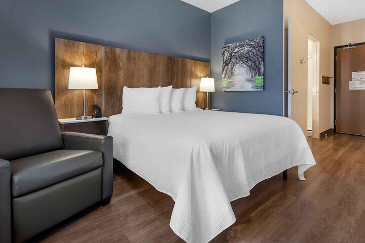 Room 4 of 34