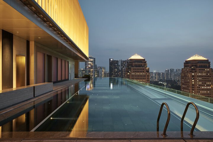Pool 44 of 102
