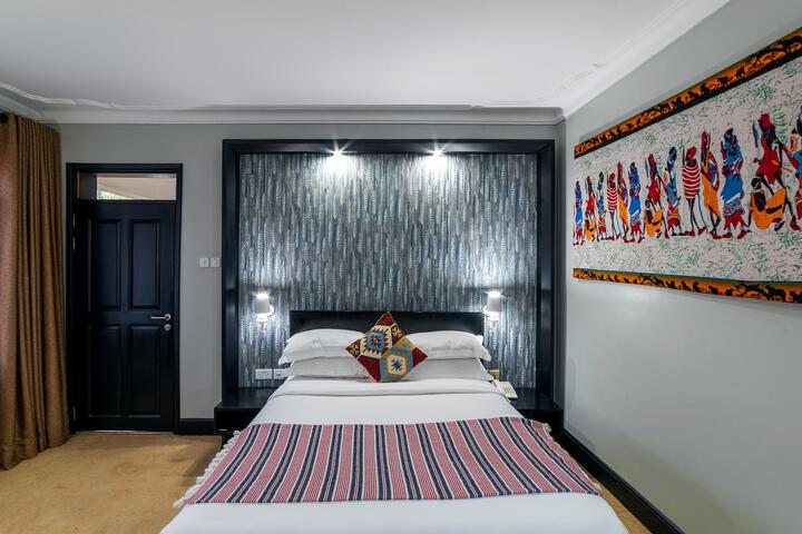 Room 25 of 66