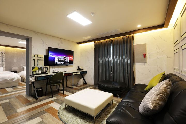 Room 15 of 146
