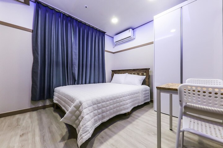 Room 28 of 54