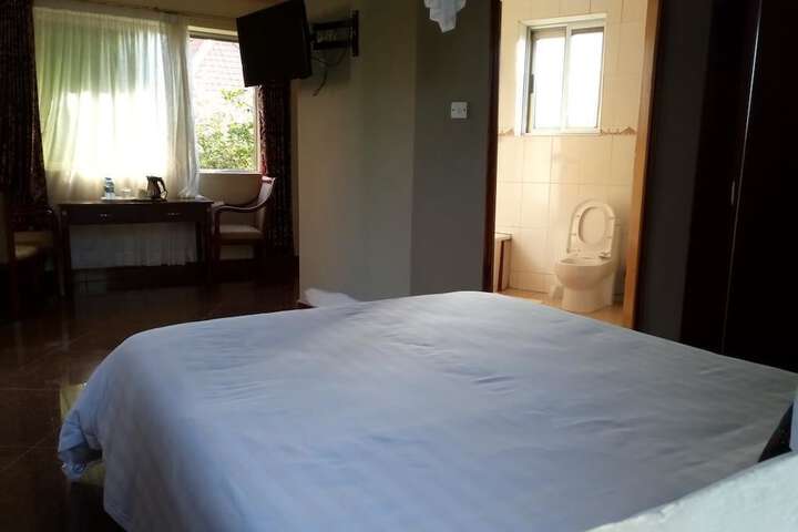 Room 9 of 35