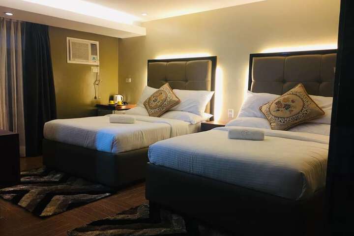 Room 4 of 63