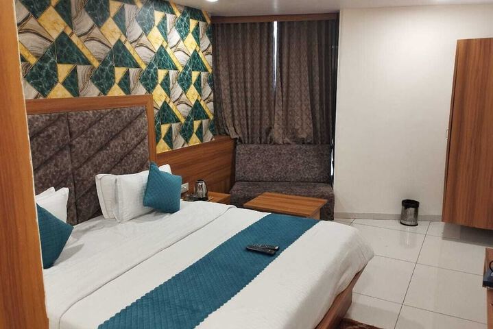 Room 5 of 20