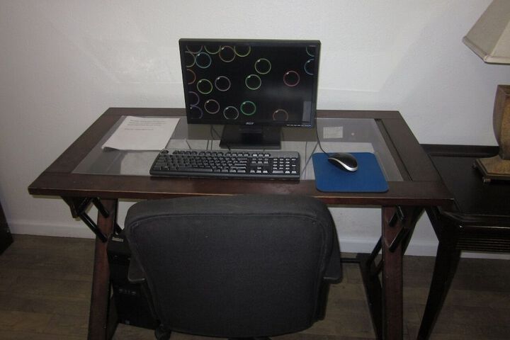 Business Center 28 of 33