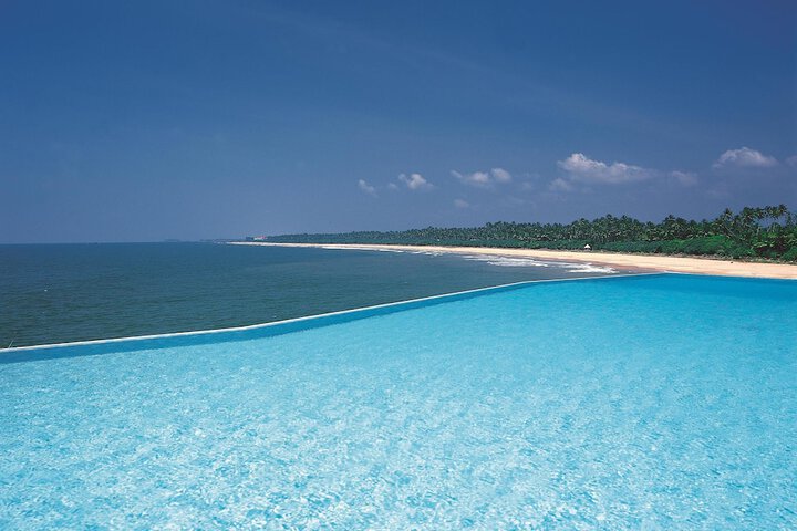 Hotel with Pool