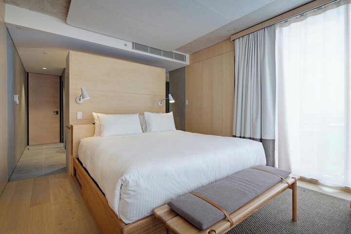 Room 102 of 308