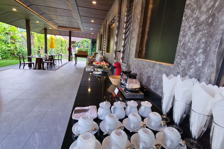 Breakfast/Coffee Service 23 of 38