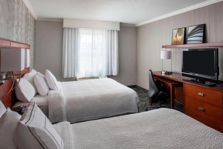1 Queen Bed (1 of 8)