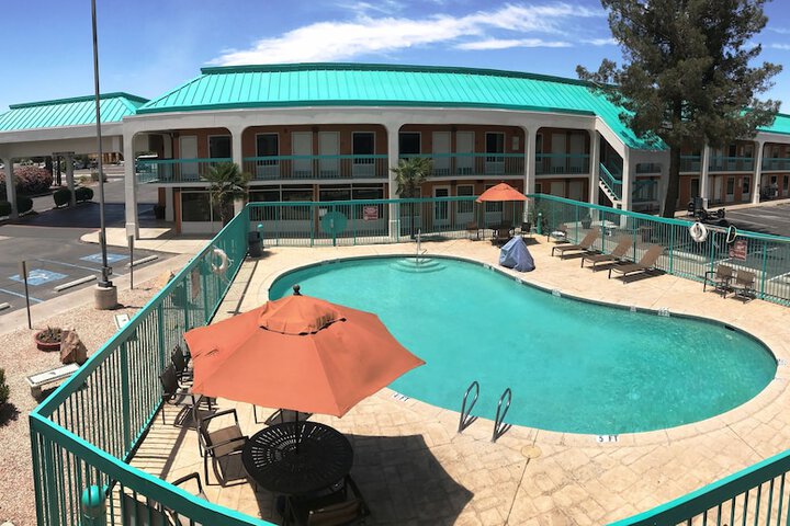 Pool 22 of 35