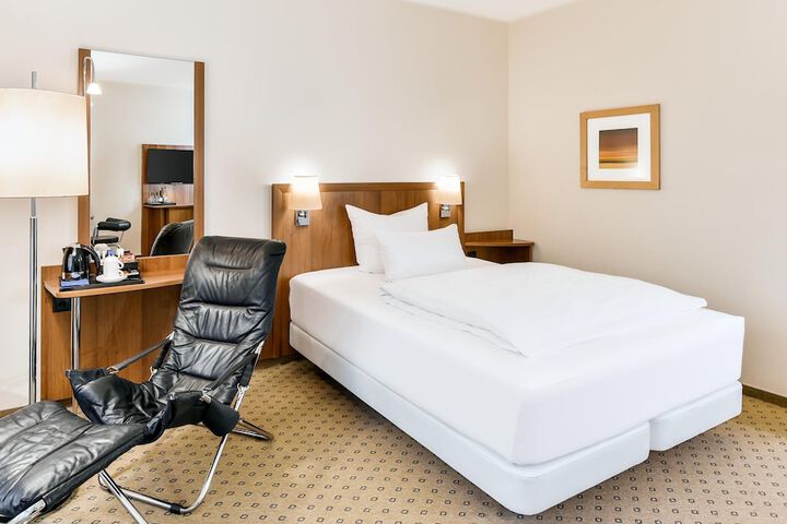 Room 32 of 70