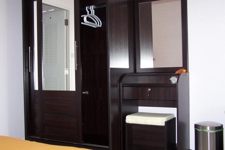 Room 8 of 27