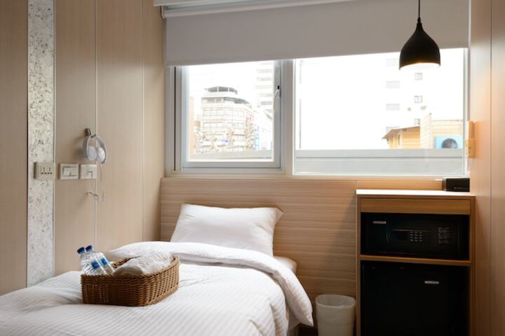 Room 5 of 53