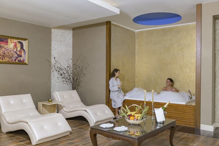 Deep soaking bathtub