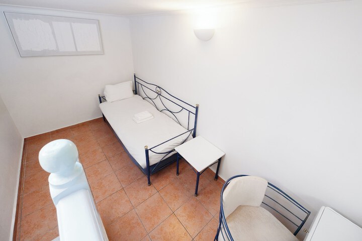 Room 35 of 96