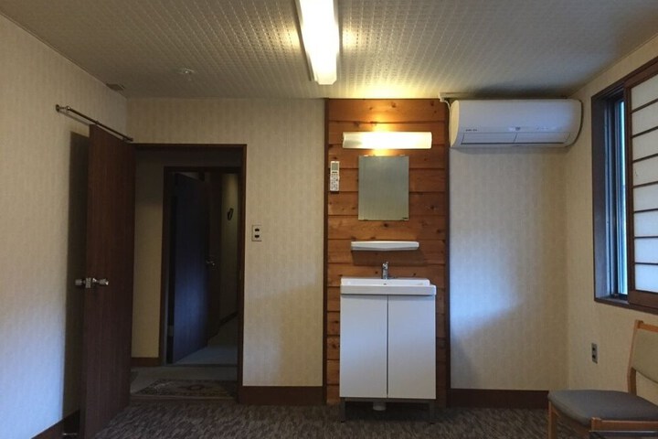 Room 16 of 40