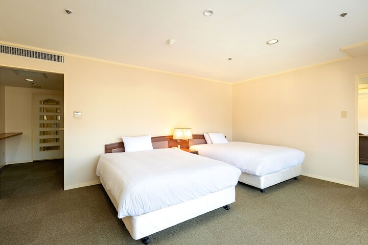 Room 5 of 33