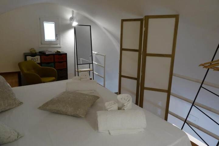 Room 17 of 106