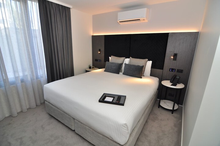 Room 10 of 27