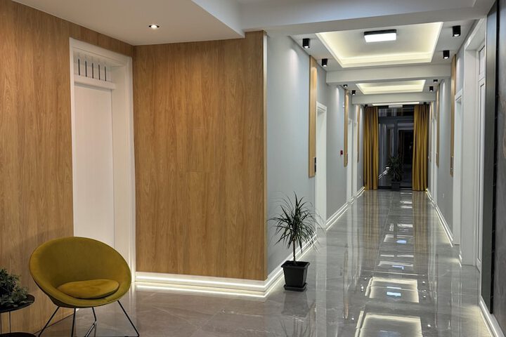 Ballroom/Hall 44 of 45