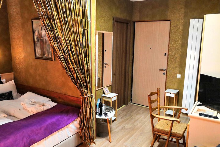 Room 10 of 78