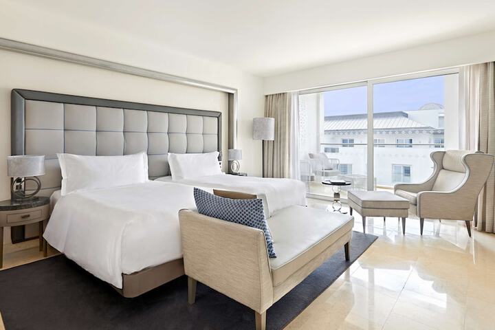 Room 42 of 192