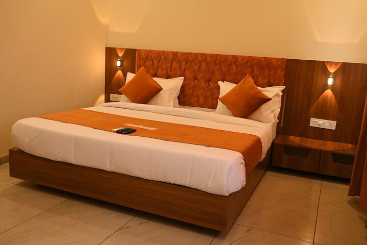Room 10 of 28