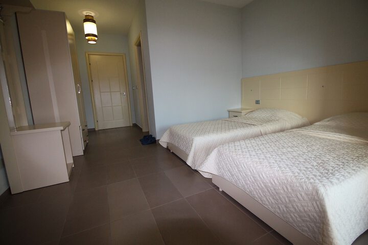 Room 5 of 69