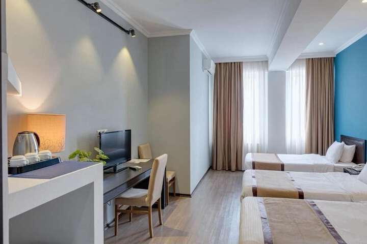 Room 10 of 22
