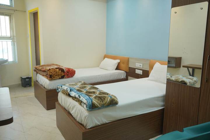 Room 8 of 28