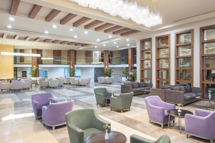 Entrance & Lobby
