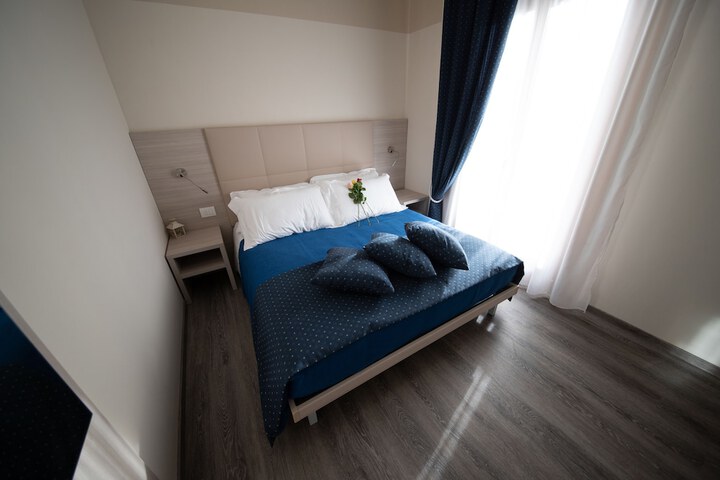 Room 8 of 66