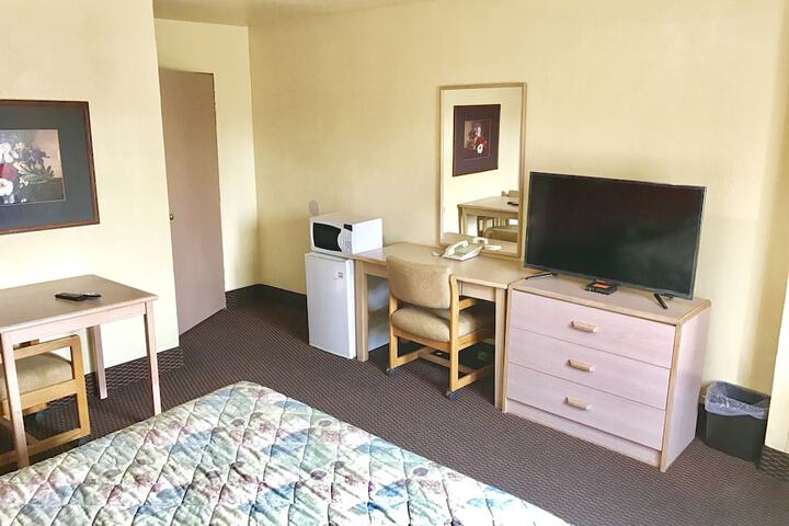 Room 6 of 25