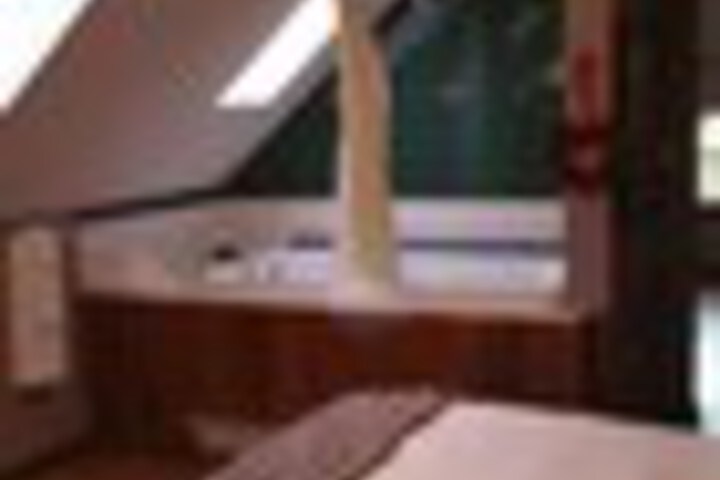 Room 44 of 198