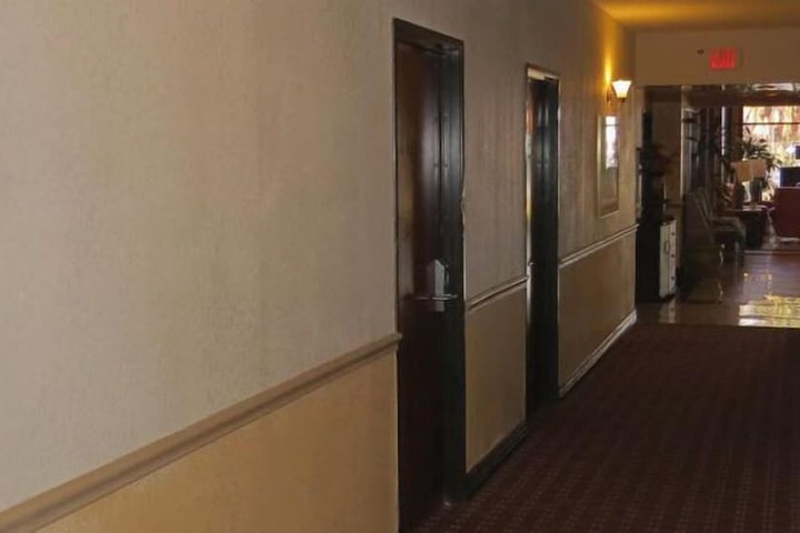 Ballroom/Hall 33 of 38