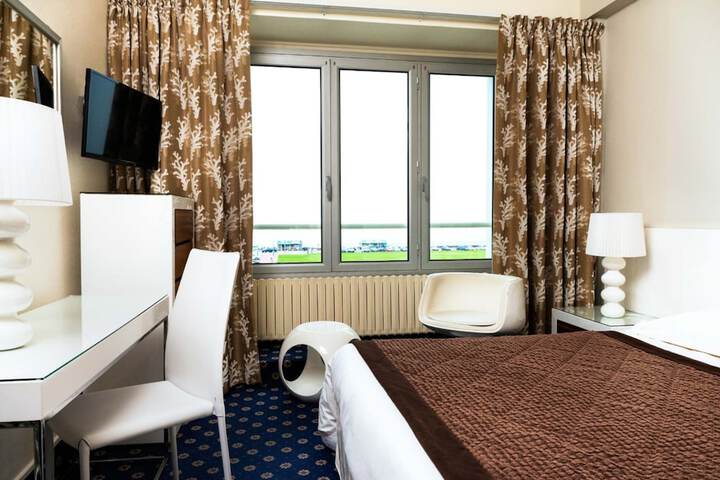 Room 9 of 52