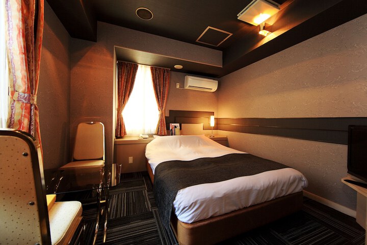 Room 3 of 21