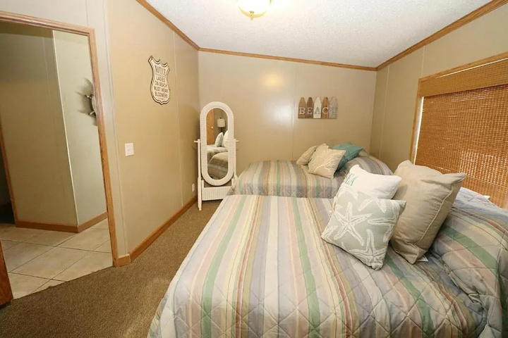 Room 2 of 10