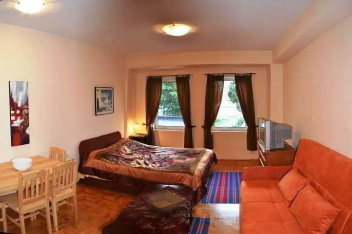 Room 2 of 7