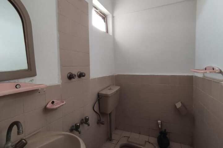 Room 12 of 23