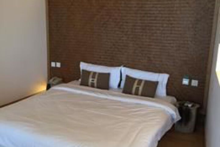 Room 25 of 54