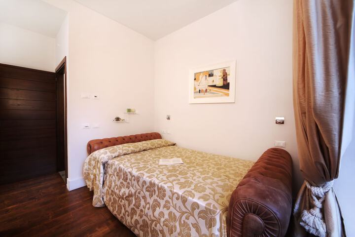 Room 18 of 137