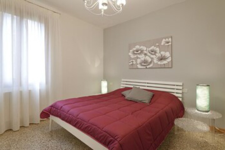 Room 28 of 34