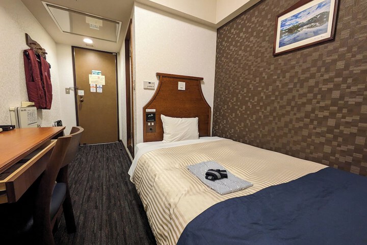 Room 10 of 34