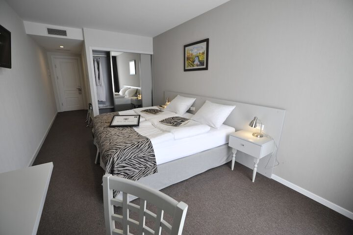 Room 5 of 42
